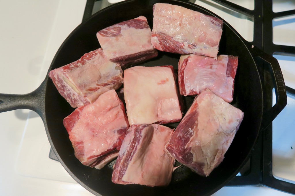 2. beef_short_ribs_uncooked_unseasoned_cast_iron_skillet