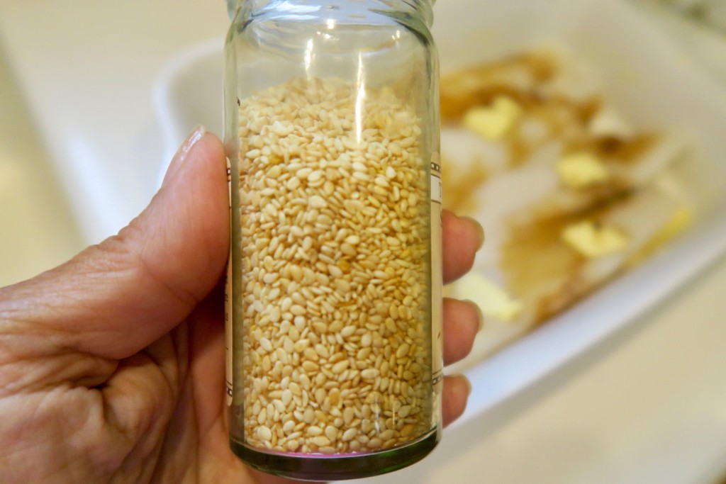 3. sesame_seeds_bottle