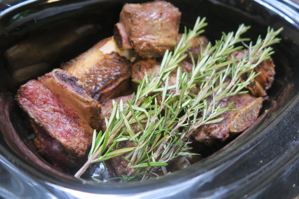 8. rosemary_sprigs_short_ribs_slow_cooker