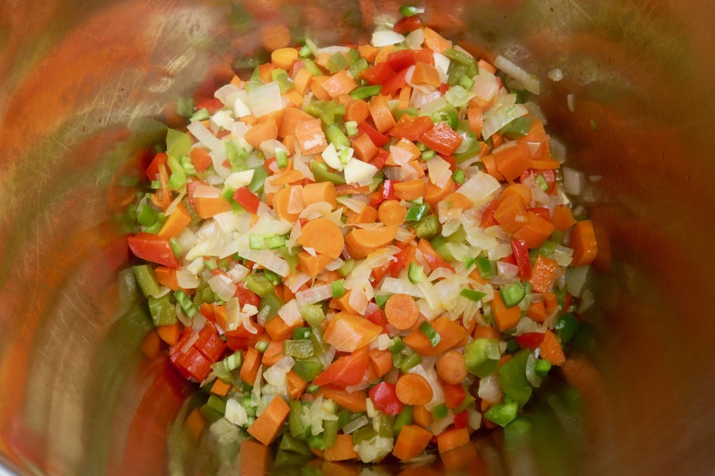 2. close-up_vegetarian_chili_prep